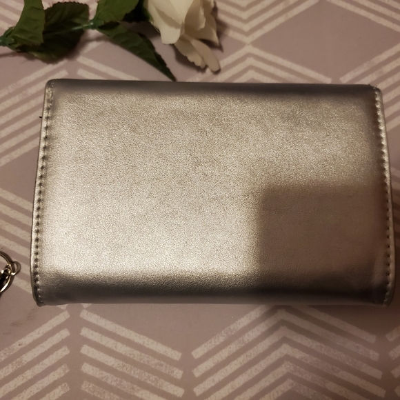 Free bundle add-on: Forever 21 silver bag - Picture 3 of 6
